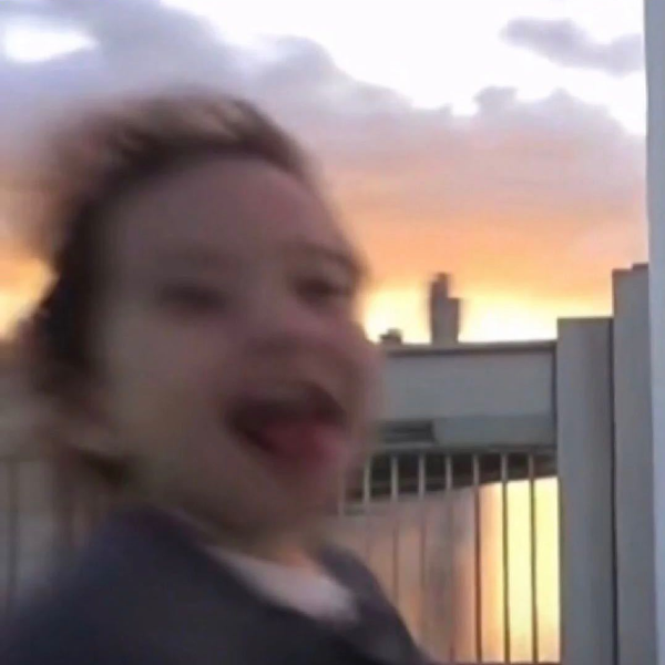 一步一蹦哒哒哒